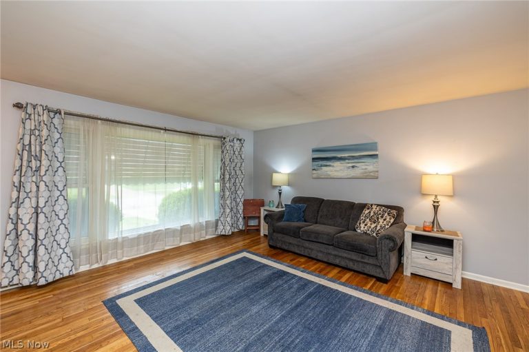 6833 Maplewood Road, Parma Heights, OH - Photo 8