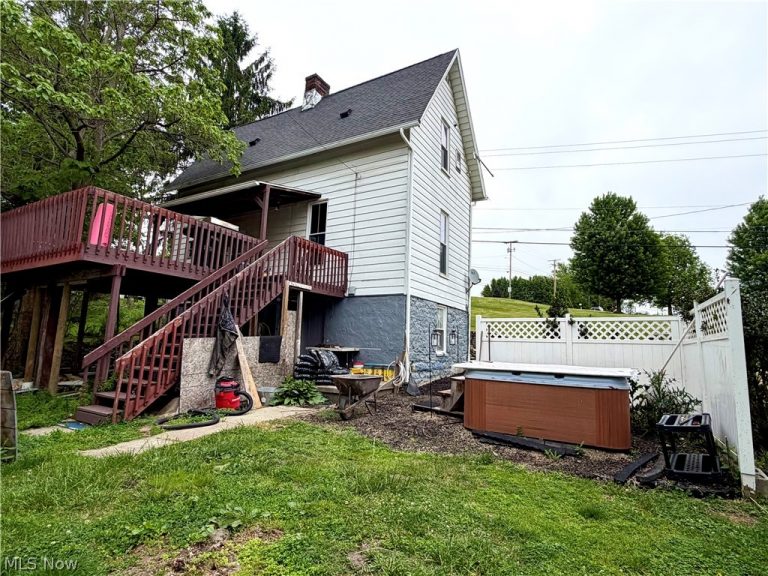 126 South Sugar St., St Clairsville, OH - Photo 3