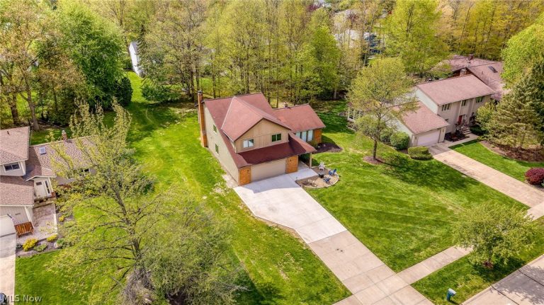 5062 Lansdowne Drive, Solon, OH - Photo 5