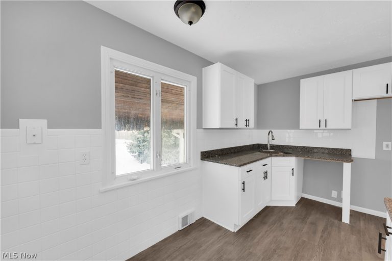 22501 Arms Avenue, Euclid, OH - Photo 6
