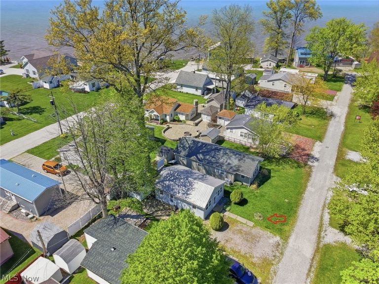 5755 Lake Road #6, Ashtabula, OH - Photo 2