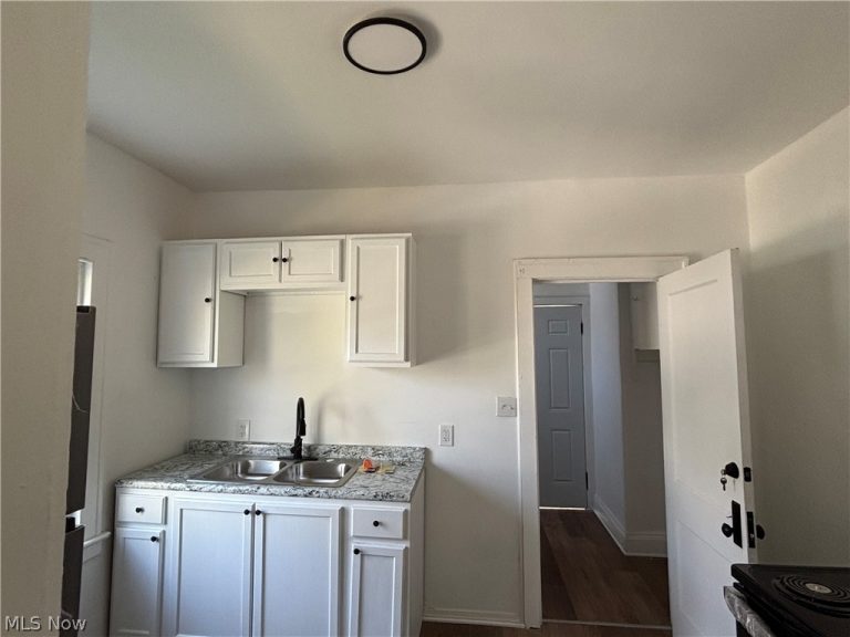 3621 154th Street, Cleveland, OH - Photo 2