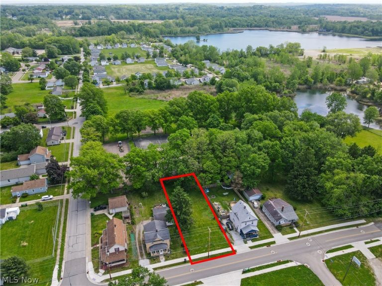 515 Van Buren Avenue, Barberton, OH - Photo 2