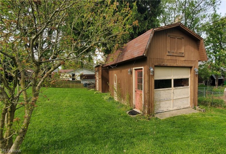 1794 Lilly Lane, Alliance, OH - Photo 4