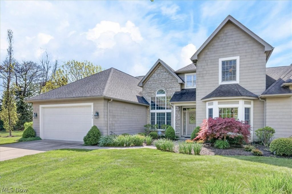 122 Haskell Drive, Bratenahl, OH