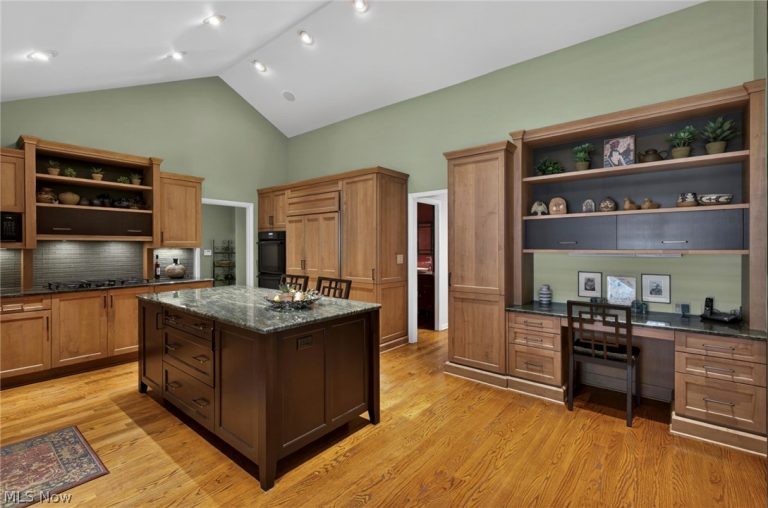 10 Longmeadow Lane, Beachwood, OH - Photo 5