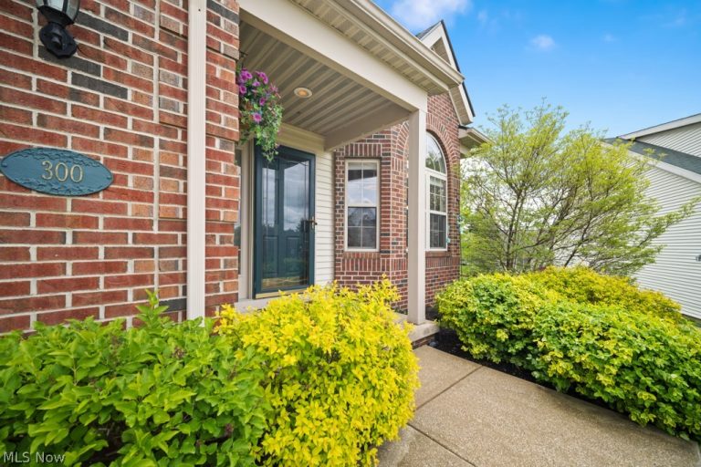 300 Eagleton Court, Macedonia, OH - Photo 2