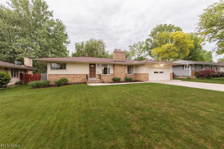 13239 Cherokee Trail, Middleburg Heights, OH - Photo 2
