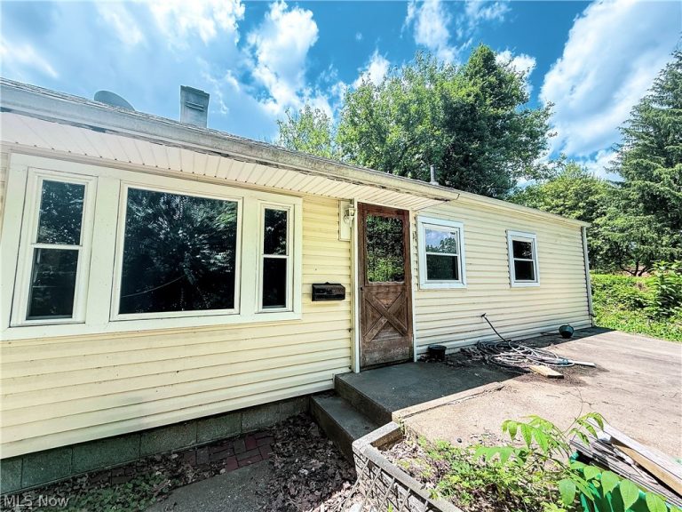 607 Cutler Street, Marietta, OH - Photo 2