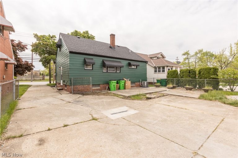 29307 Lake Shore Boulevard, Willowick, OH - Photo 3
