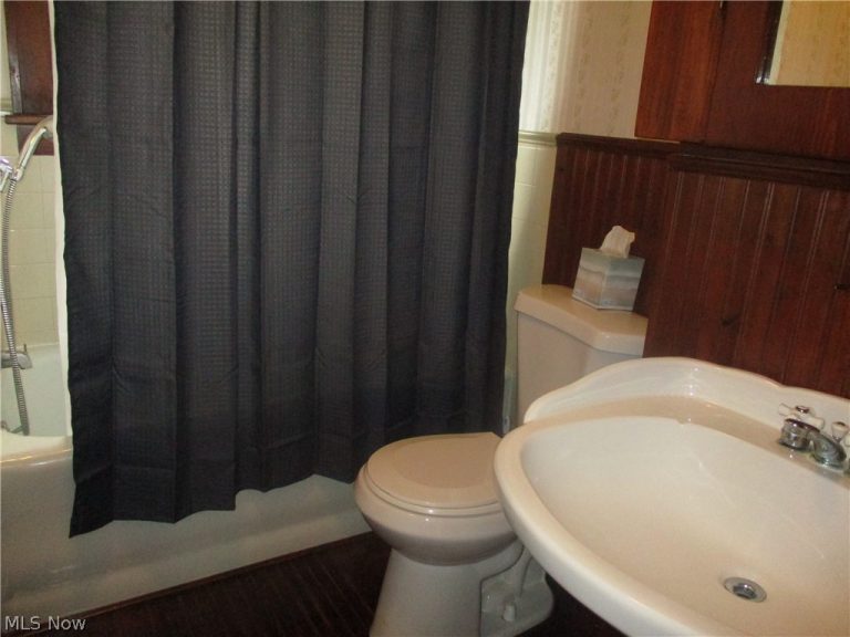 411 Eastlawn Street, Geneva, OH - Photo 5