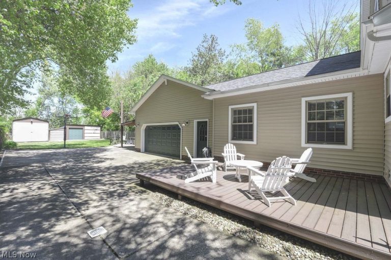 24164 Smith Avenue, Westlake, OH - Photo 3