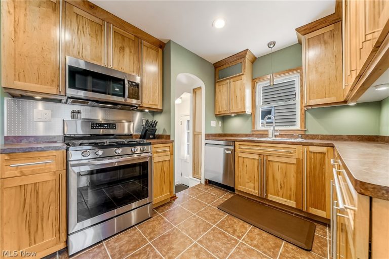 7415 Jameson Road, Parma, OH - Photo 8