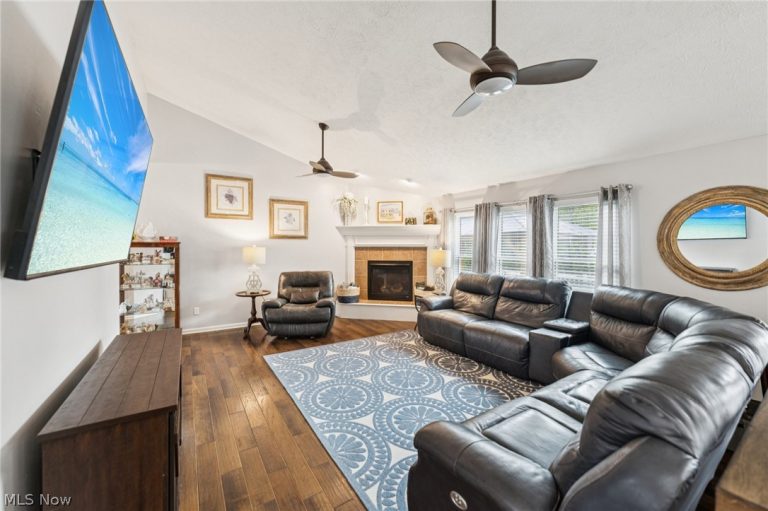 1235 Cherokee Path, Vermilion, OH - Photo 3