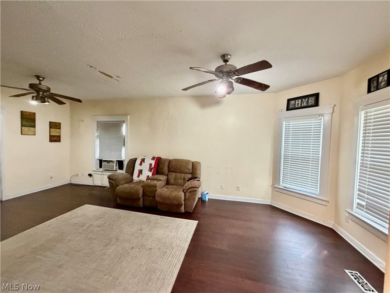 828 Broad Street, Elyria, OH - Photo 5
