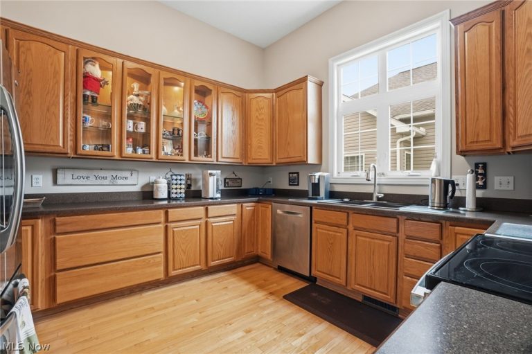 8220 Manor Gate Way, Mentor, OH - Photo 8