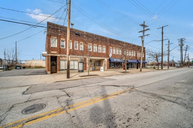 18621 Saint Clair Avenue, Cleveland, OH - Photo 2