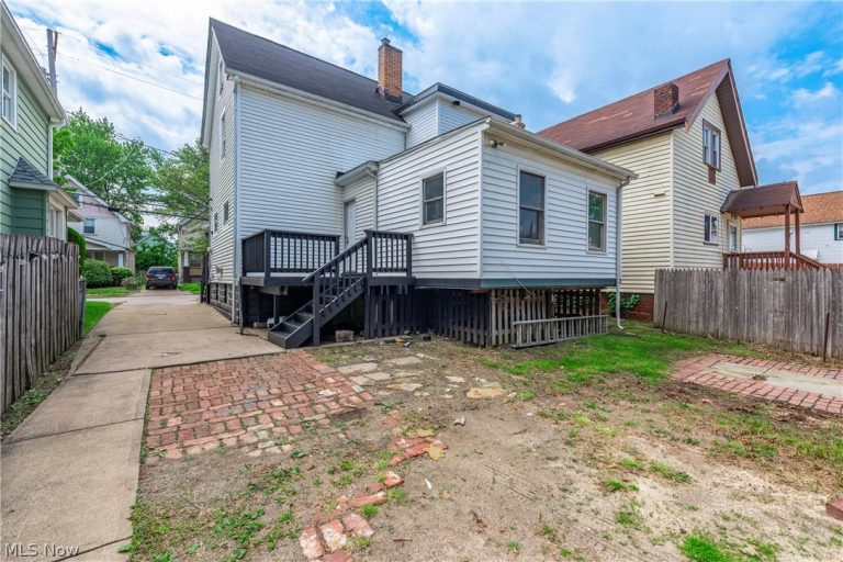 2718 Roanoke Avenue, Cleveland, OH - Photo 5