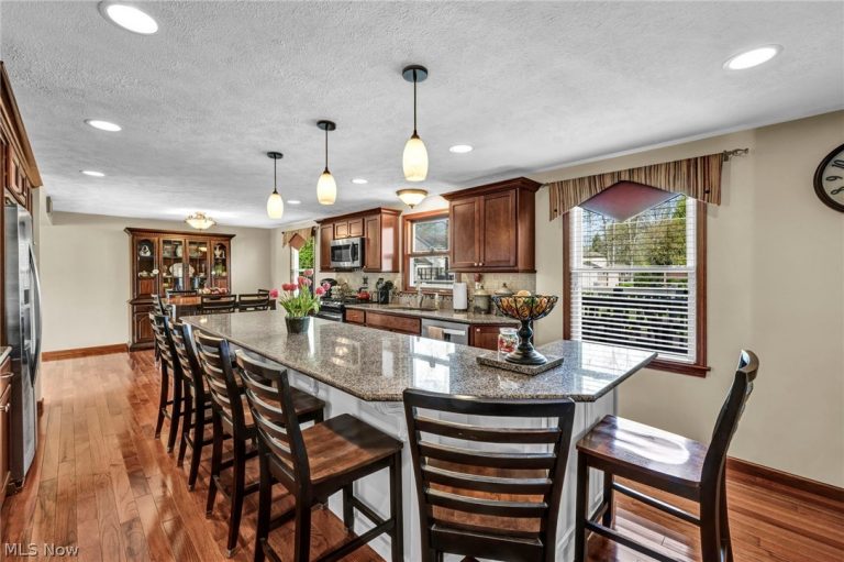 14194 Pine Lakes Drive, Strongsville, OH - Photo 2