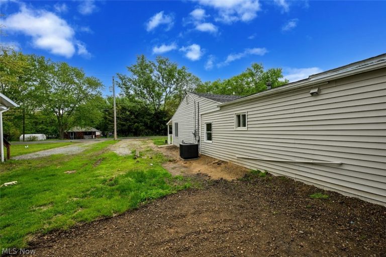 916 Abington Road, Akron, OH - Photo 5