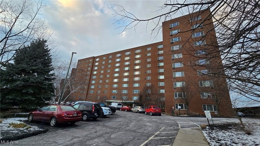 11820 Edgewater Drive, Lakewood, OH