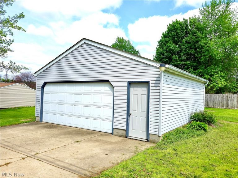 664 Tenney Avenue, Campbell, OH - Photo 6