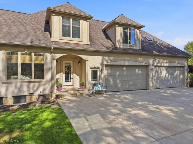 7312 Stockwood Drive, Solon, OH - Photo 4