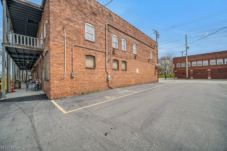 18621 Saint Clair Avenue, Cleveland, OH - Photo 5