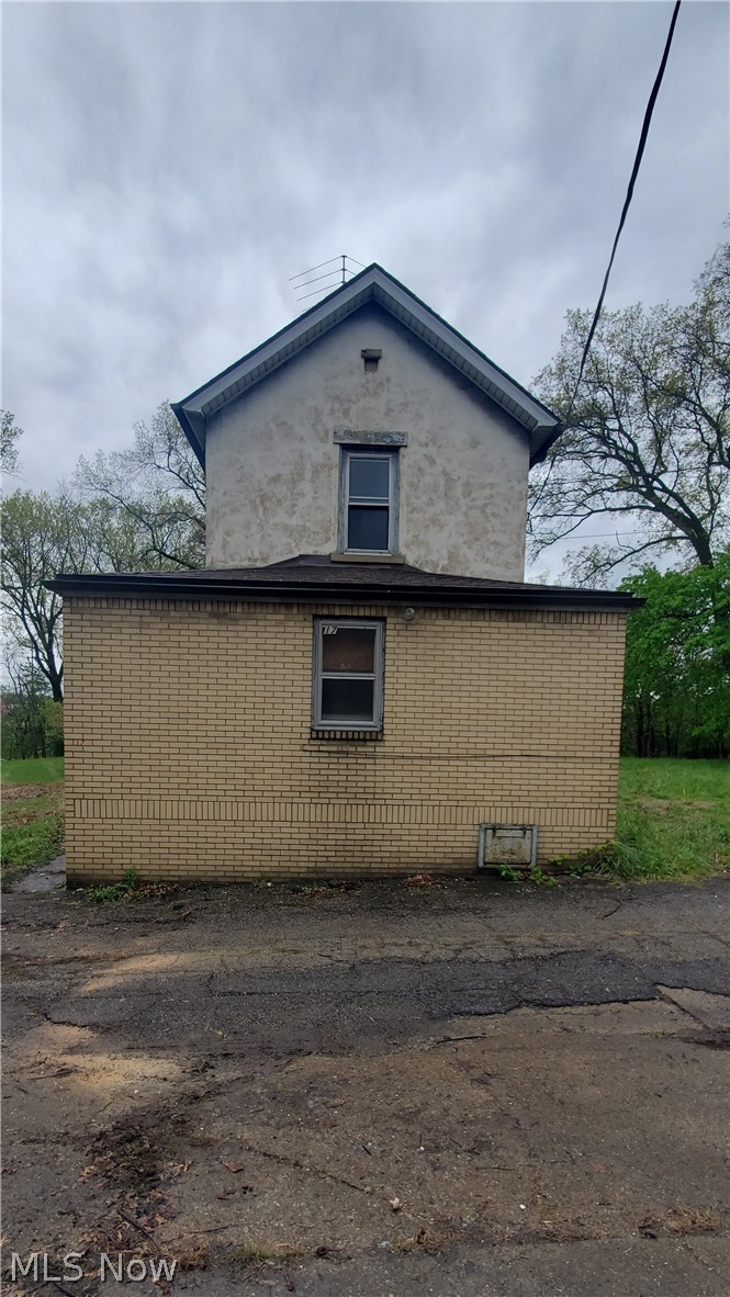 17 Oak Park, Youngstown, OH - Photo 2