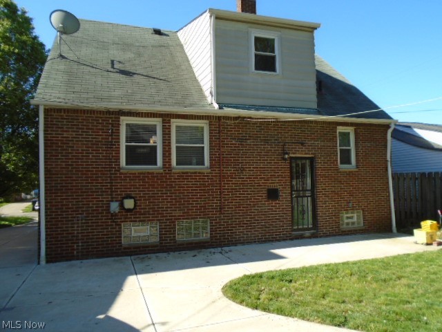 18909 Pawnee Avenue, Cleveland, OH - Photo 4