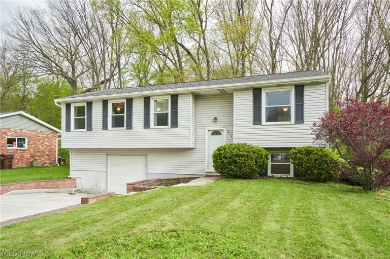 5165 Fawn Drive, New Franklin, OH, 44319