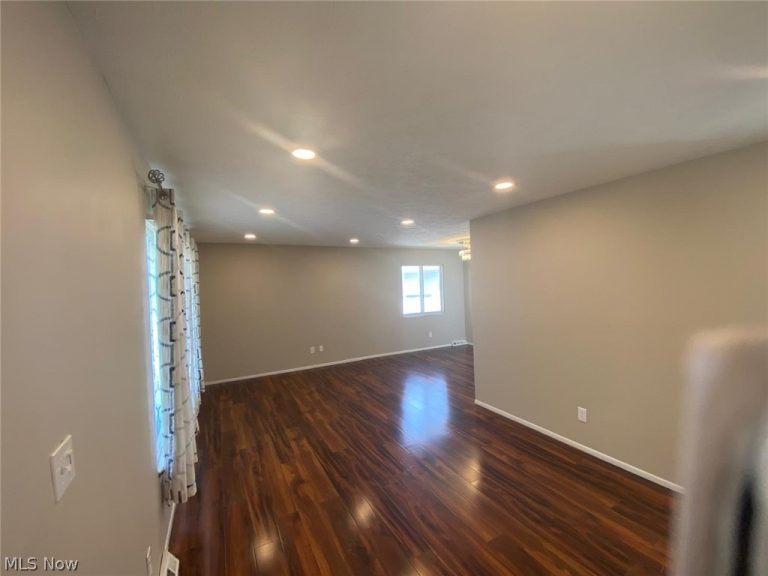 14144 Lisa Drive, Maple Heights, OH - Photo 2