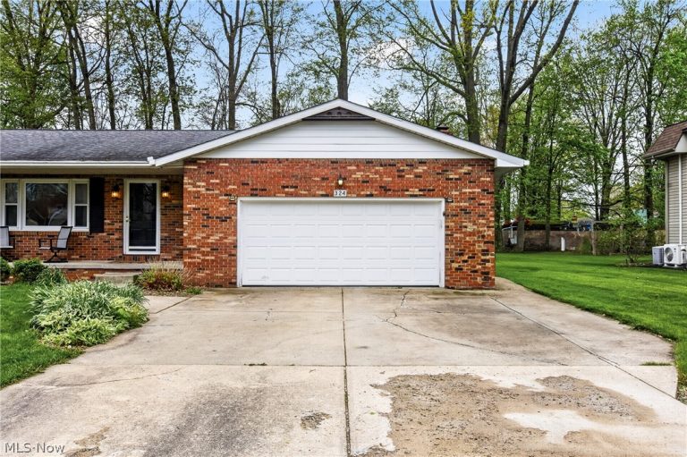 324 Old Oak Drive, Cortland, OH - Photo 4