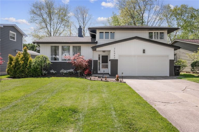 24042 Greenlawn Avenue, Beachwood, OH, 44122