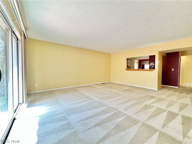 7679 Creekwood Drive, North Royalton, OH - Photo 5