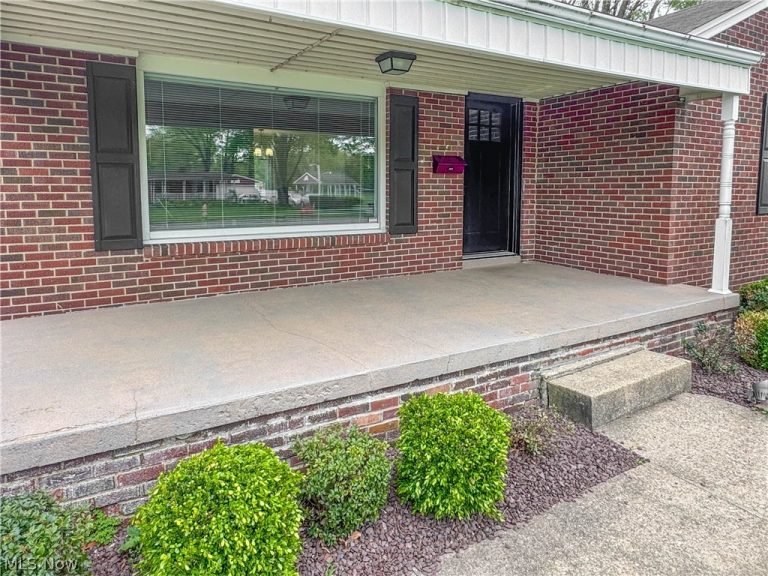 4047 Cascade Drive, Youngstown, OH - Photo 5