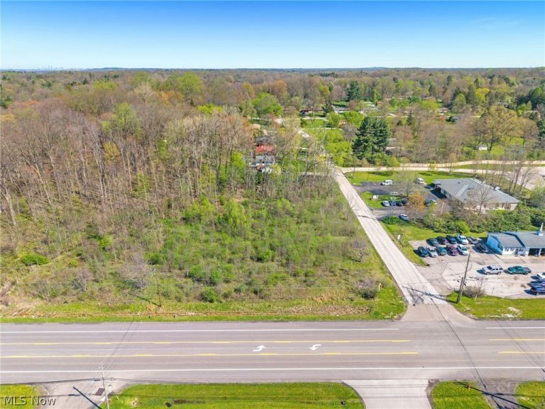 Aurora Road, Sagamore Hills, OH, 44067