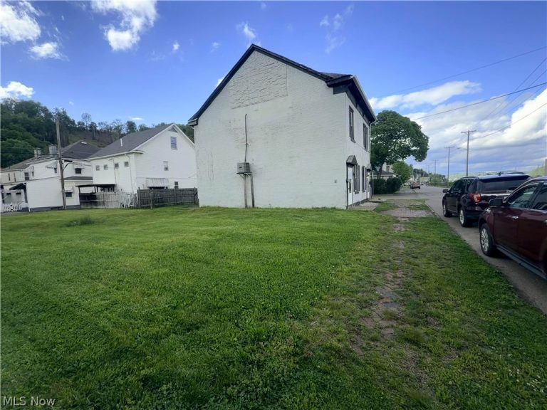 4587 Jefferson Street, Bellaire, OH - Photo 3