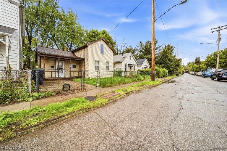 7610 Spafford Road, Cleveland, OH - Photo 2