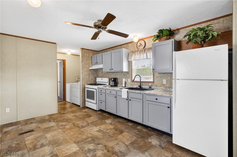 9525 Woodworth Road #A19, North Lima, OH - Photo 6