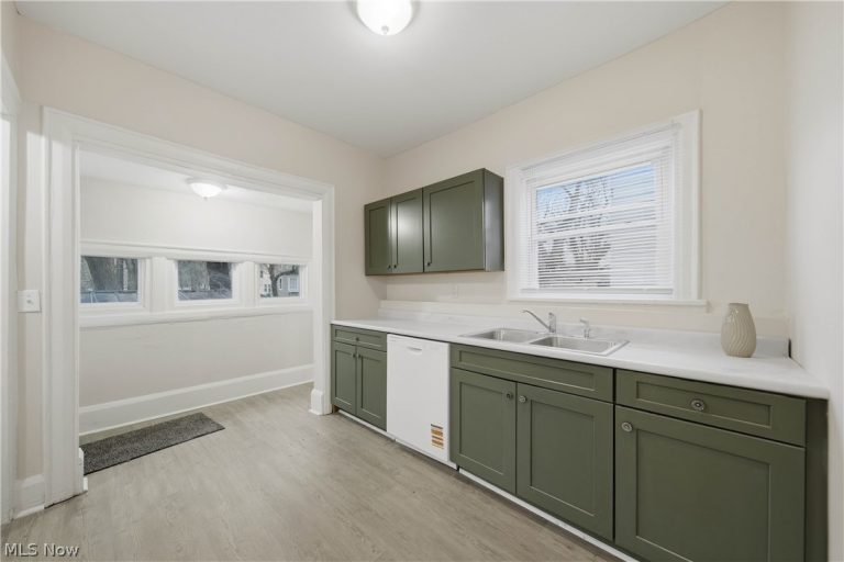 225 Cranz Place, Akron, OH - Photo 8