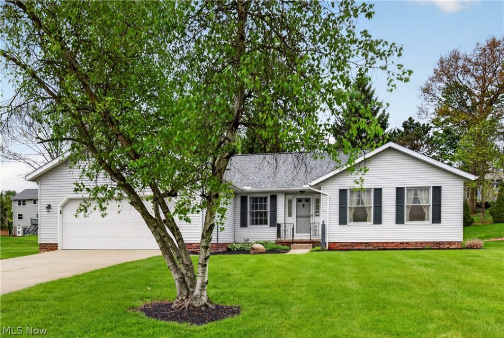 1338 Sharonbrook Drive, Twinsburg, OH