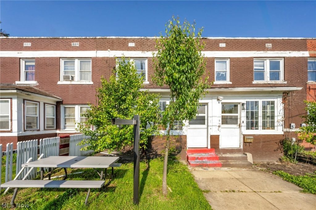 8 Anaconda Road, Akron, OH