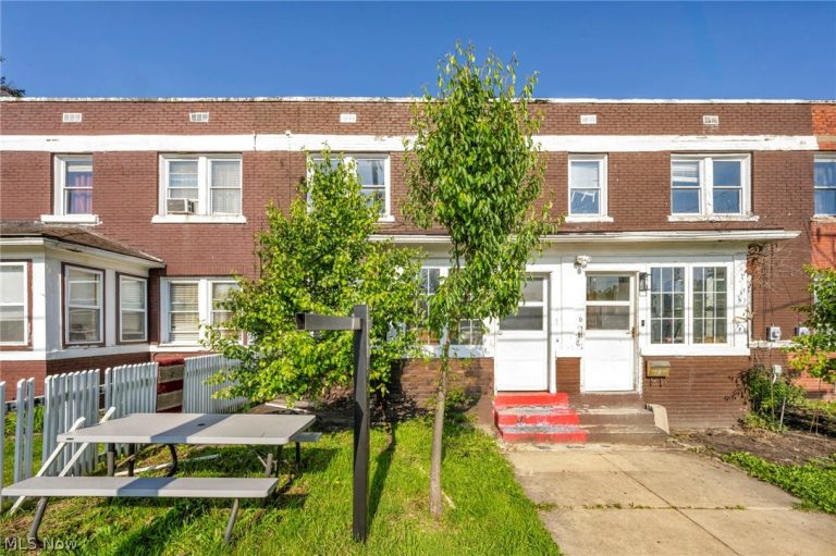 8 Anaconda Road, Akron, OH, 44310