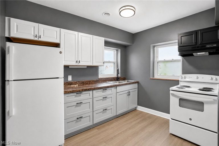 18963 Hilliard Boulevard #2, Rocky River, OH - Photo 8