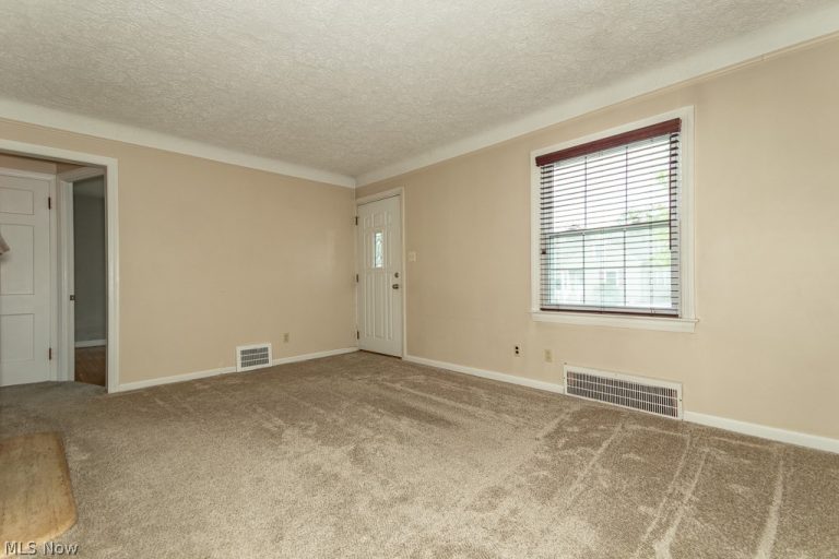 1557 Woodhurst Avenue, Mayfield Heights, OH - Photo 8