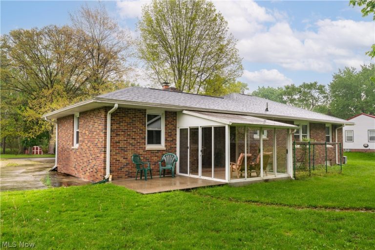 1213 Pleasantview Avenue, North Canton, OH - Photo 2