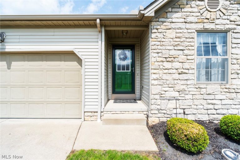 344 Myron Street, Hubbard, OH - Photo 3