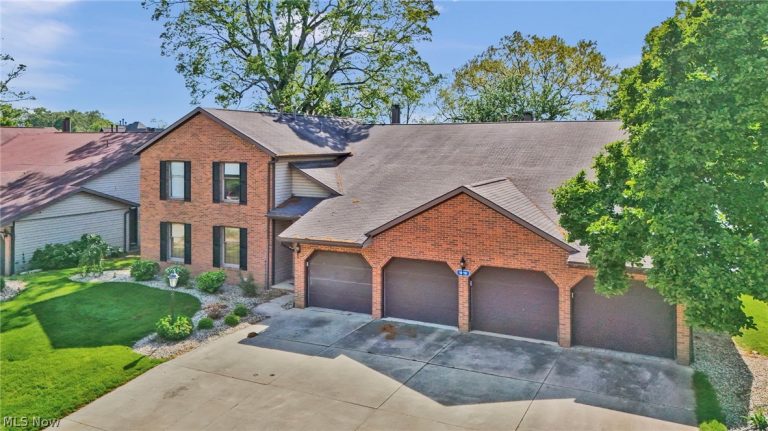 1819 Harbour Circle, Canton, OH - Photo 4