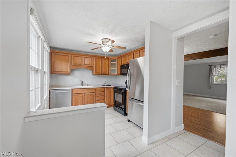 7396 Chestnut Commons Drive, Mentor, OH - Photo 5